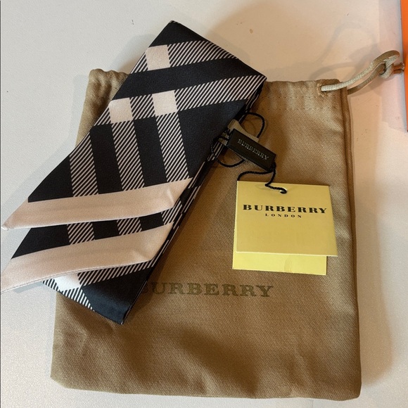 Burberry Twilly Classic Black and White Checkered - Picture 1 of 7